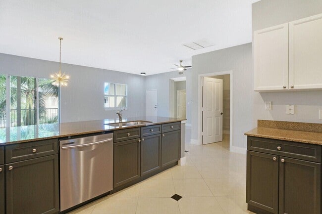 Building Photo - 3940 N Flagler Dr