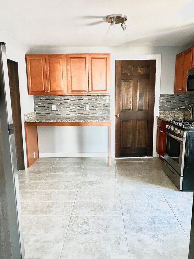Building Photo - 504 Valley Brook Ave