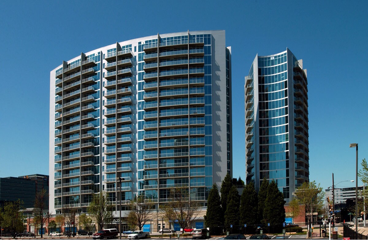 Plaza, el centro de la ciudad - 950 West Peachtree St NW