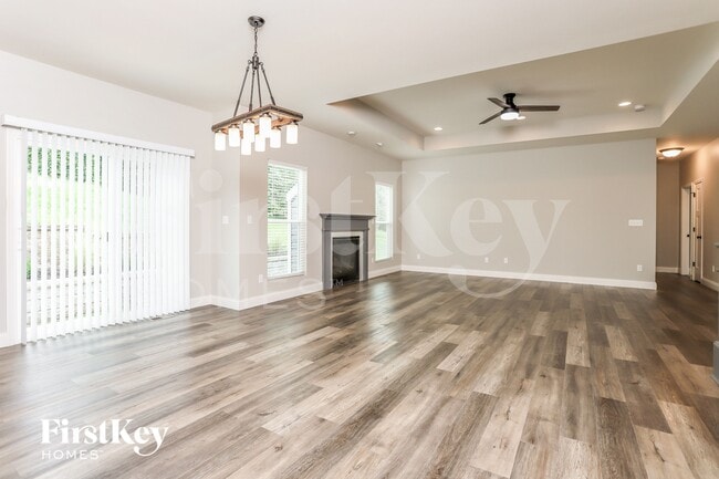 Foto del edificio - 413 Bittersweet Dr