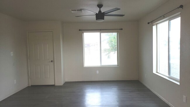 Building Photo - 3 bedroom Rental