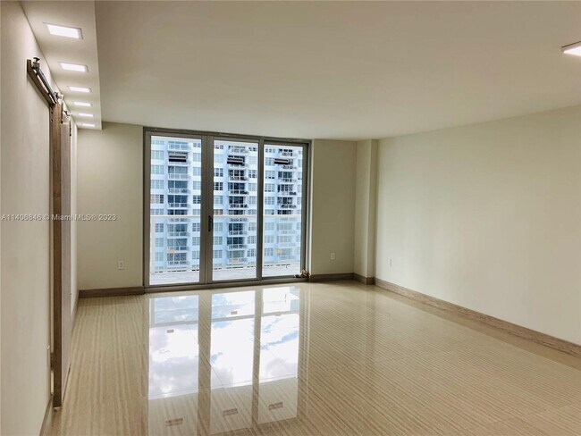 Building Photo - 5701 Collins Ave
