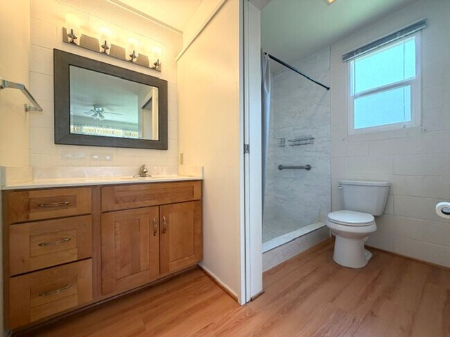Foto del edificio - 3 Bedroom, 2 Bathroom with Carport