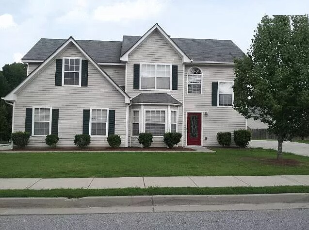Foto principal - Large 2-Story Home w/4 Bdrs 2.5 Ba, 2 Driv...
