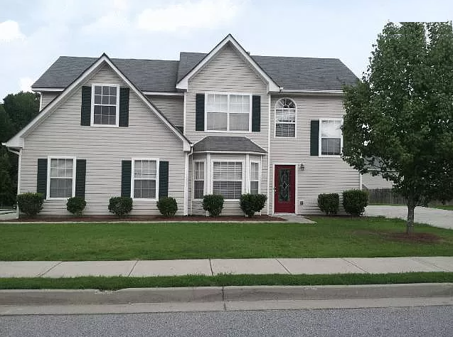 Primary Photo - Large 2-Story Home w/4 Bdrs 2.5 Ba, 2 Driv...