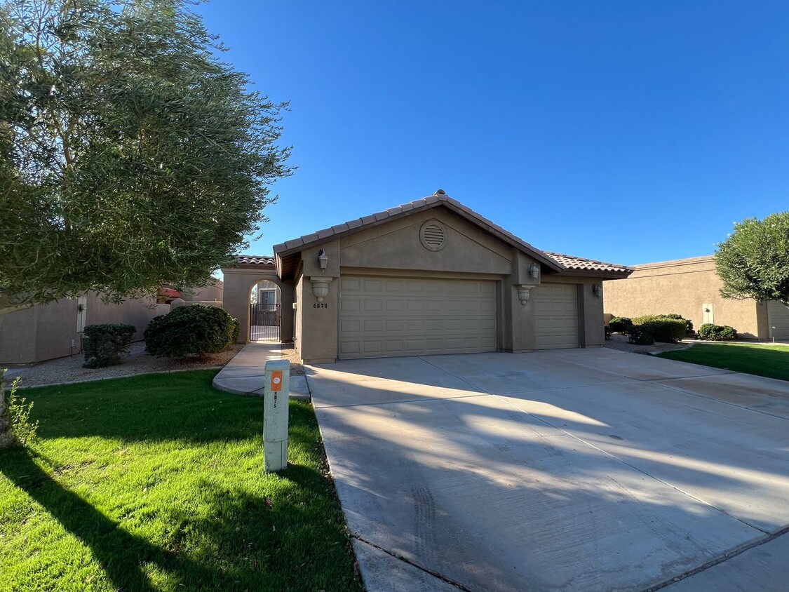 Primary Photo - 3 BEDROOM IN LA QUINTA!