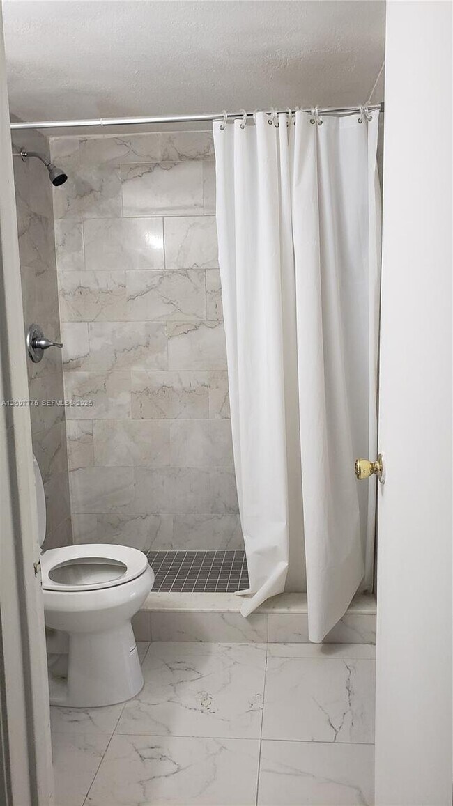 Foto del edificio - 1251 NE 108th St