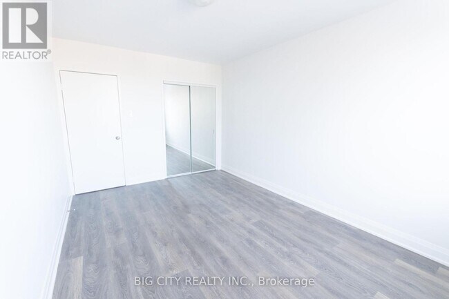 Photo du bâtiment - 29 Upper Canada Dr