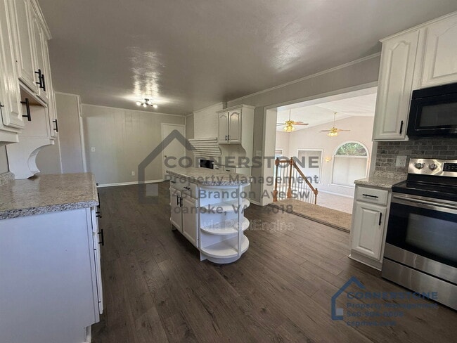 Building Photo - 3113 Clearview Dr
