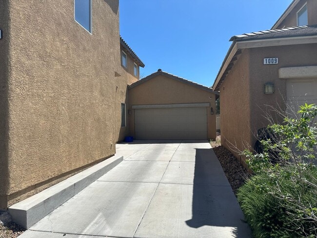 Building Photo - SE!!  4 Bedrooms!!! No Carpet!! All Applia...
