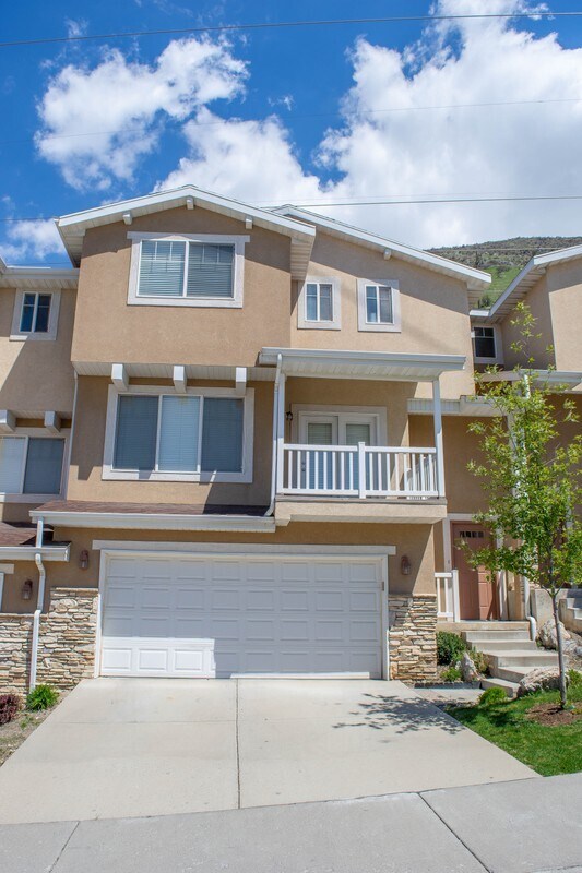 Building Photo - 1341 Alpine Loop