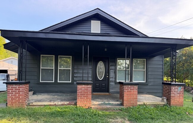 Building Photo - 303 Cedar Grove Rd