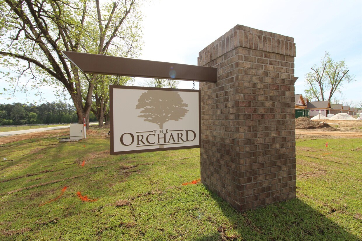 Primary Photo - 111 Orchard Way
