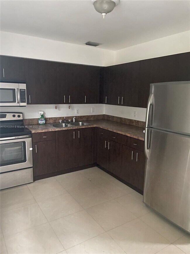 Foto del edificio - 11021 NW 19th Ave