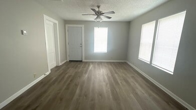 Building Photo - 918 3rd Ave S