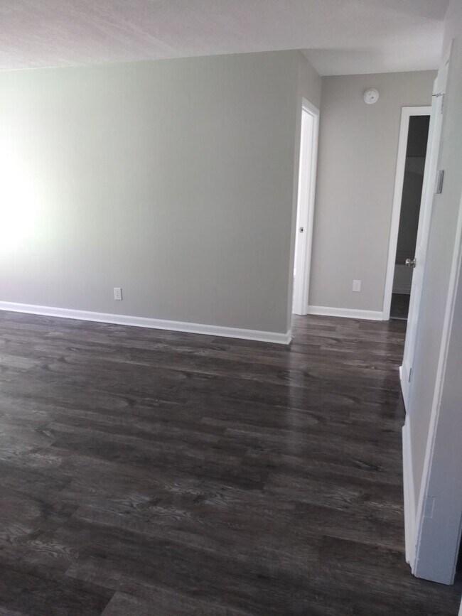 Foto del edificio - 3br 1.5 bath, NEWLY RENOVATED! Garage, fen...