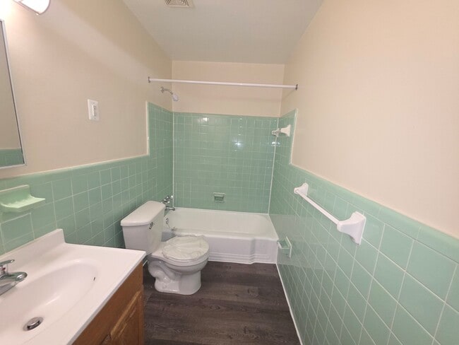 Interior Photo - Summit Crest