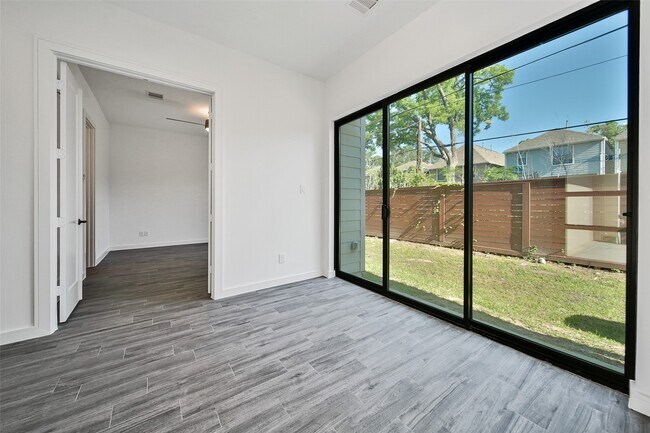 Foto del edificio - 815 W 17th St