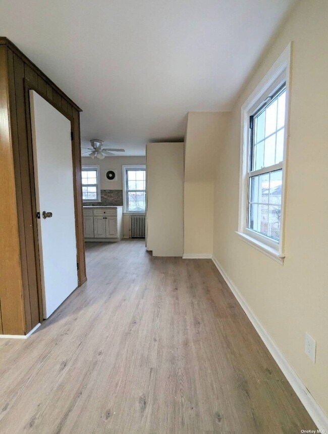 Foto del edificio - 156 Cornwell Ave