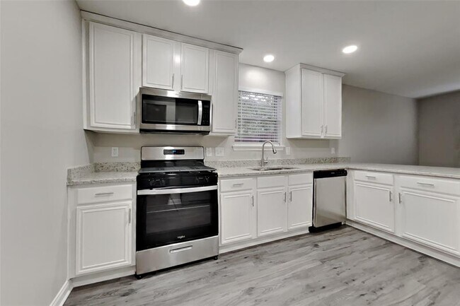 Building Photo - 814 Gunnison Dr