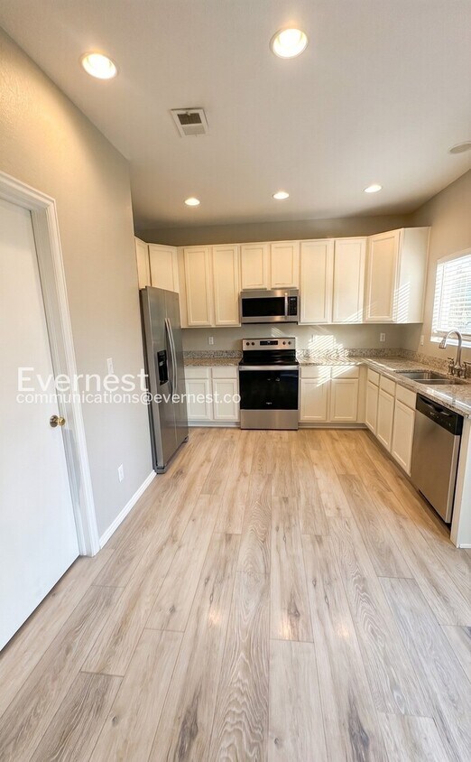 Foto del edificio - 15181 E 118th Ave