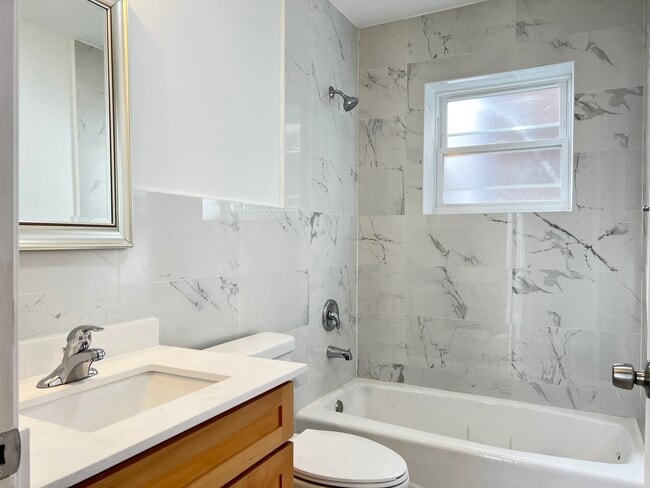 Building Photo - 303 W 24th St
