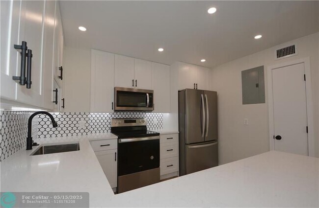 Foto del edificio - 5100 Dupont Blvd