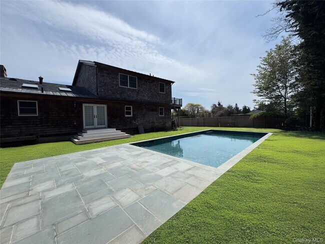 Foto del edificio - 20 Alanson Ln