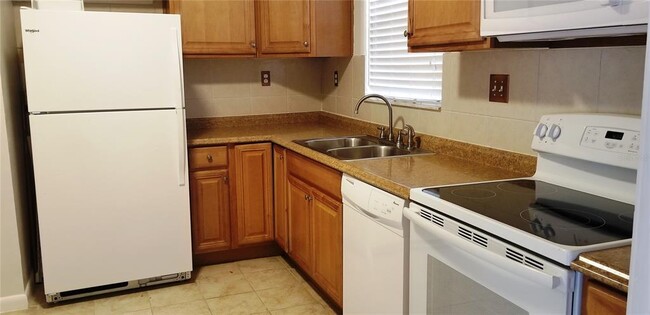 Foto del edificio - 1630 Redwood St