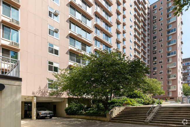 Building Photo - Island House