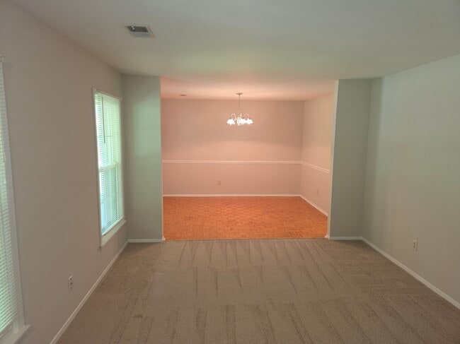 Foto del edificio - 1301 Rock Point Rd