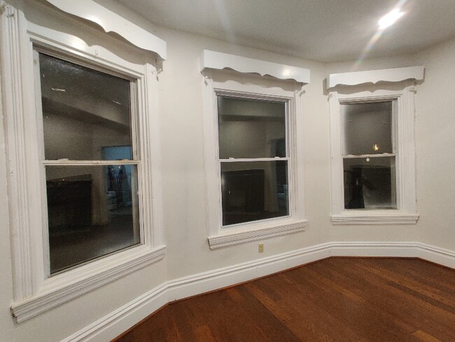 Building Photo - 202 18th St