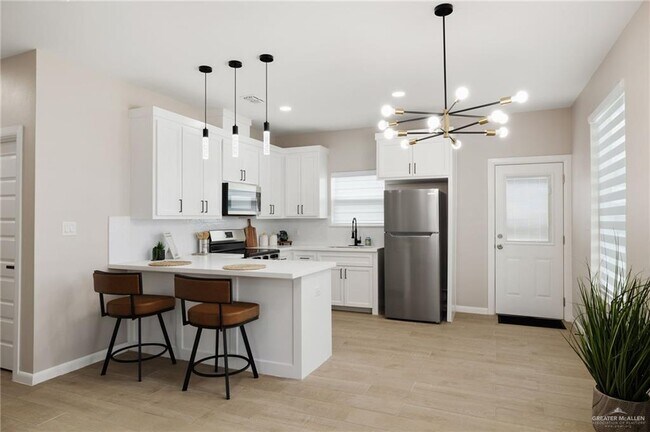 Building Photo - 16 Selena St