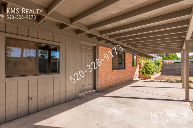 Foto del edificio - 2426 S Palm Springs Dr