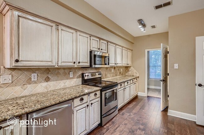 Building Photo - 6123 Sandstone Dr