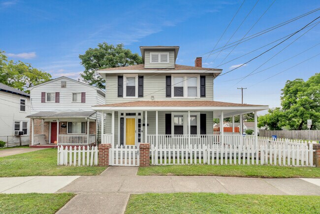 Building Photo - 2700 Oak Ave