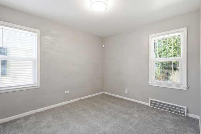 Foto del edificio - 18488 Waltham St
