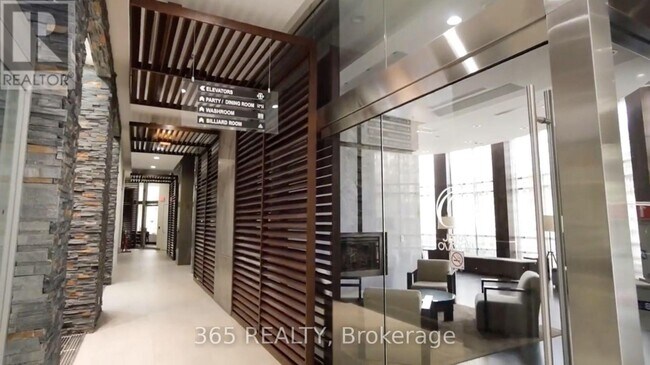 Photo du bâtiment - 330 Burnhamthorpe Rd W