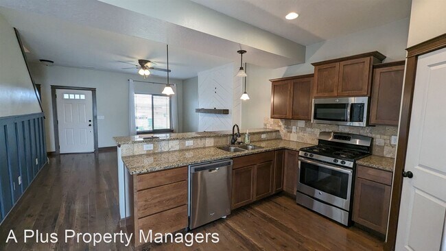Building Photo - 4 br, 3 bath House - 1795 W Pyreness Loop