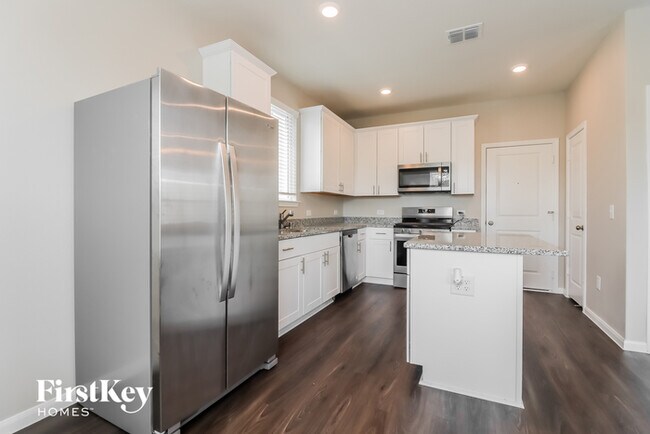 Building Photo - 11667 Braemar Village Dr
