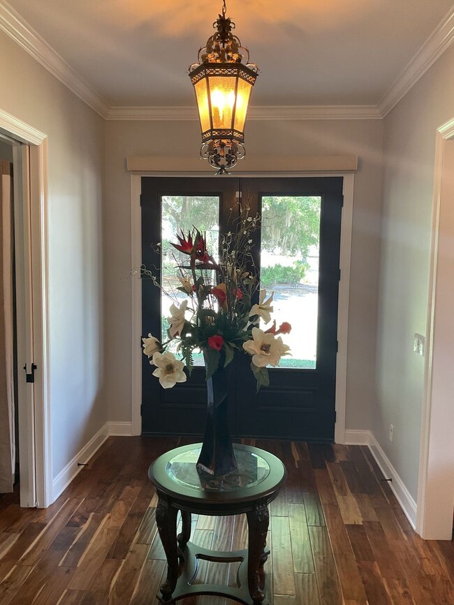 Building Photo - Southern Charm Meets Modern Luxury!!