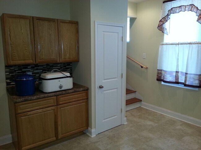 Foto del edificio - Large Six Bedroom House in University City...