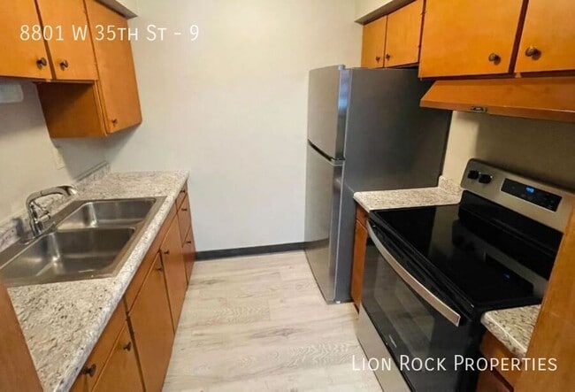 Foto del edificio - 8801 W 35th St