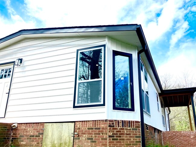 Building Photo - 6765 Emerald Isle Dr