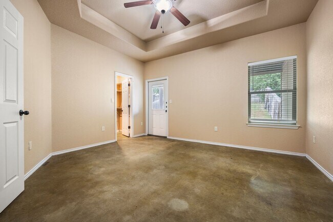Foto del edificio - AVAILABLE NOW! Nice 3 Bedroom Duplex locat...
