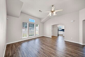 Building Photo - 987 Oak Glen Dr