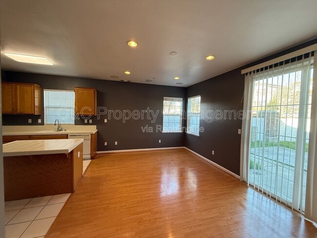 Foto del edificio - 10628 Siskiyou Ln
