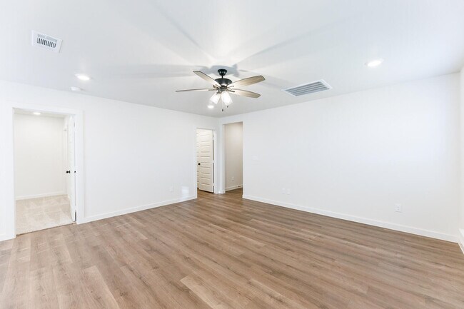 Building Photo - 6303 Volney Ave