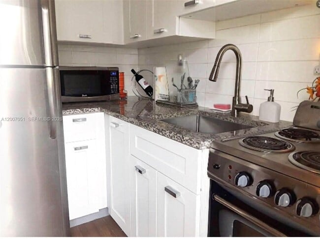 Foto del edificio - 812 NE 90th St