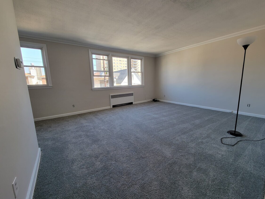 63 70th St Unit 3, Guttenberg, NJ 07093 Apartments in Guttenberg, NJ